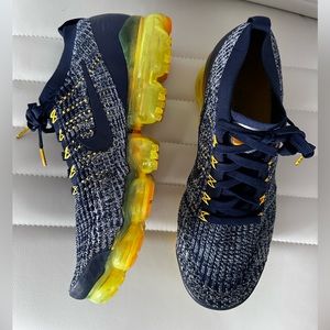 NIKE Vapor Max, Size 10, like new